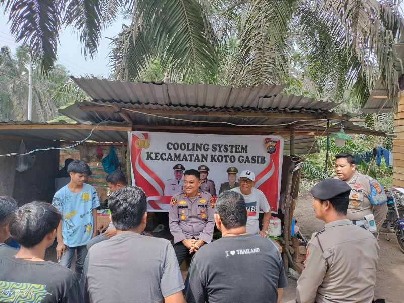 Sambangi Kediaman Tokoh Masyarakat, Kapolsek Koto Gasib Dan Personil Lakukan Giat Cooling System