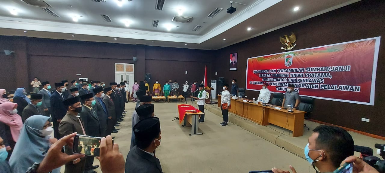 Bupati H Zukri Lantik Pejabat Pimpinan Pratama & Pengawas, Berharap Pejabat Ikhlas Menolong Orang