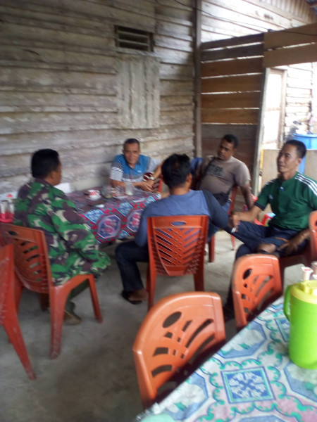 Babinsa Koramil 03/Minas Edukasi Masyarakat Sungai Selodang tentang Pentingnya Kesehatan