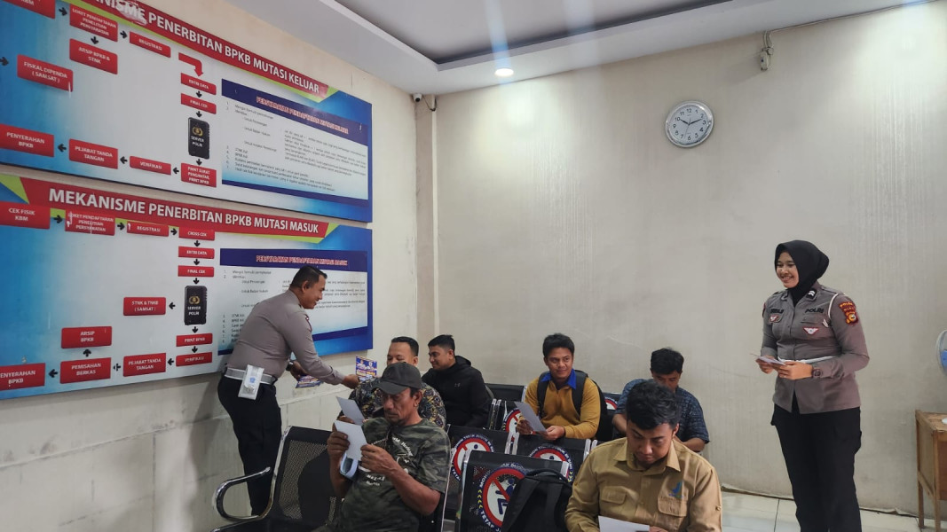 Cooling System Ditlantas Polda Riau pada Pelayanan pengurusan BPKB  ajak masyarakat wujudkan Pemilu Damai