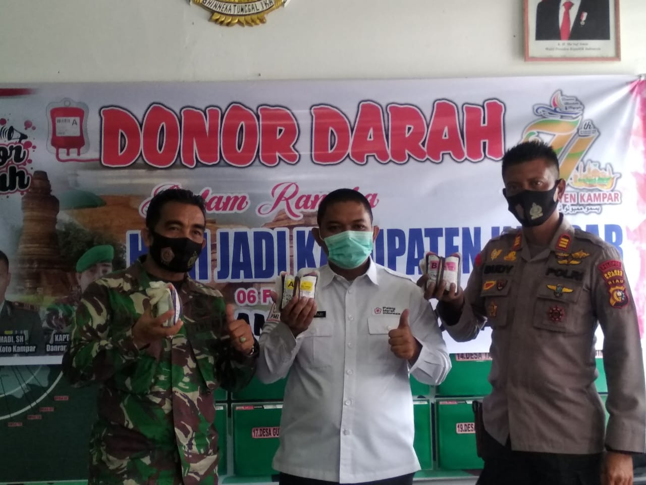 Hari Jadi Kabupaten Kampar ke-71 Koramil 12/XIII Koto Kampar Bagikan Masker & Donor Darah