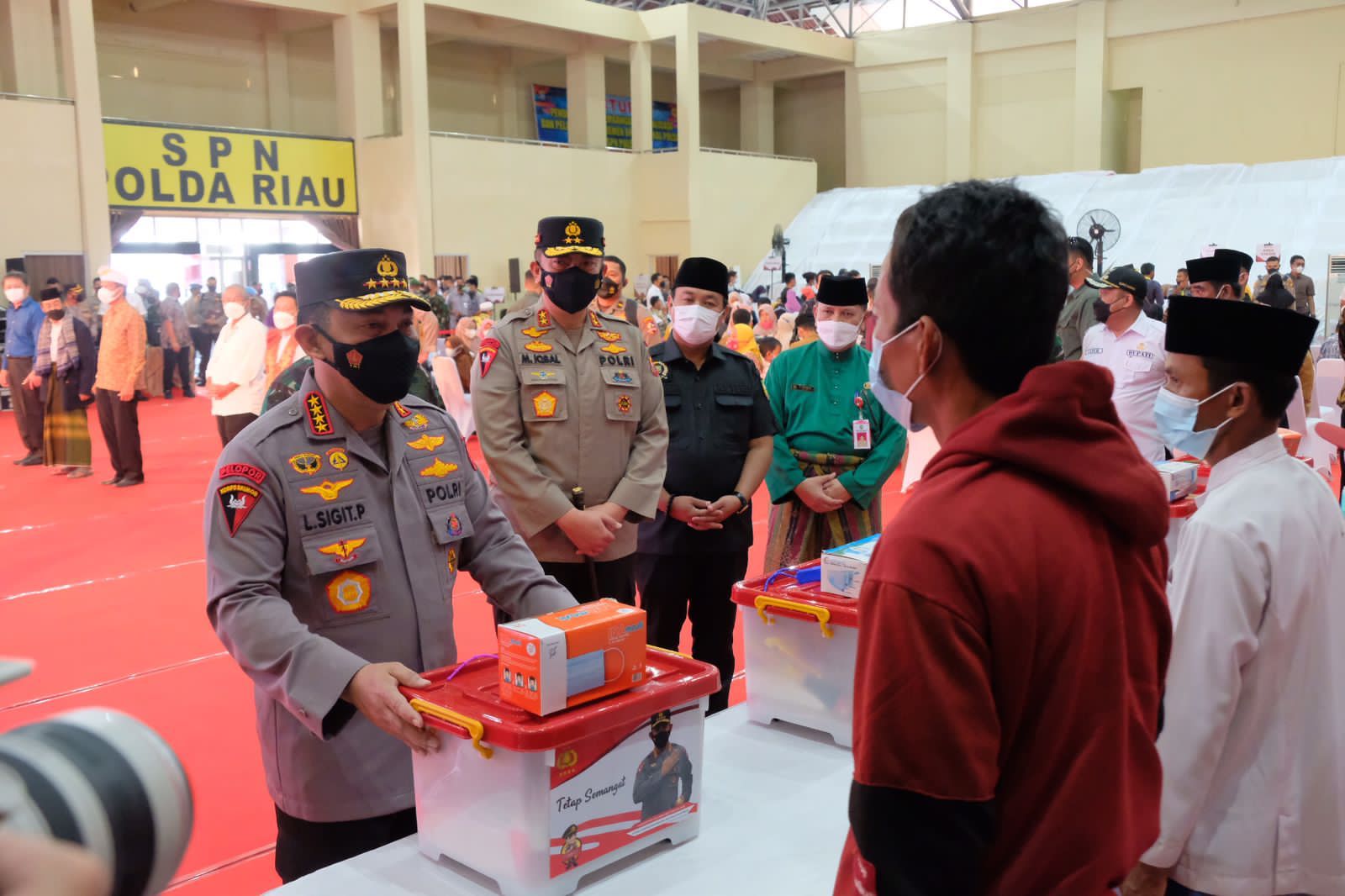 Tinjau Vaksinasi Massal di SPN Polda Riau, Begini Pesan Kapolri