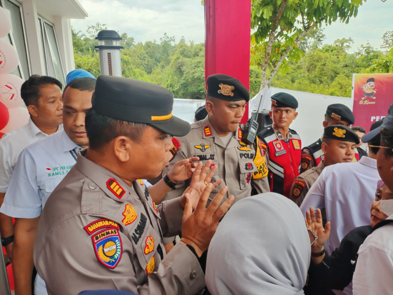 Penanganan Humanis dan Tegas, Kasat  Binmas Polres Kampar saat Pendaftaran Bakal calon Bupati dan wakil bupati Kampar