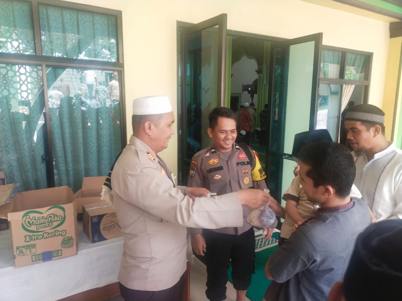 Giat Jumat Berbagi Polsek Minas - Polres Siak, Kapolsek Minas Sambangi Jamaah Masjid Nurul Huda, Ini Yang Dilakukan