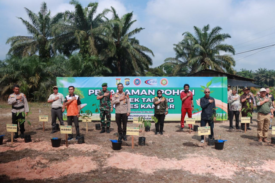 Polres Kampar Rayakan May Day dengan Syukuran dan Penanaman Pohon,  Tekankan Sinergi dan Restorative Justice