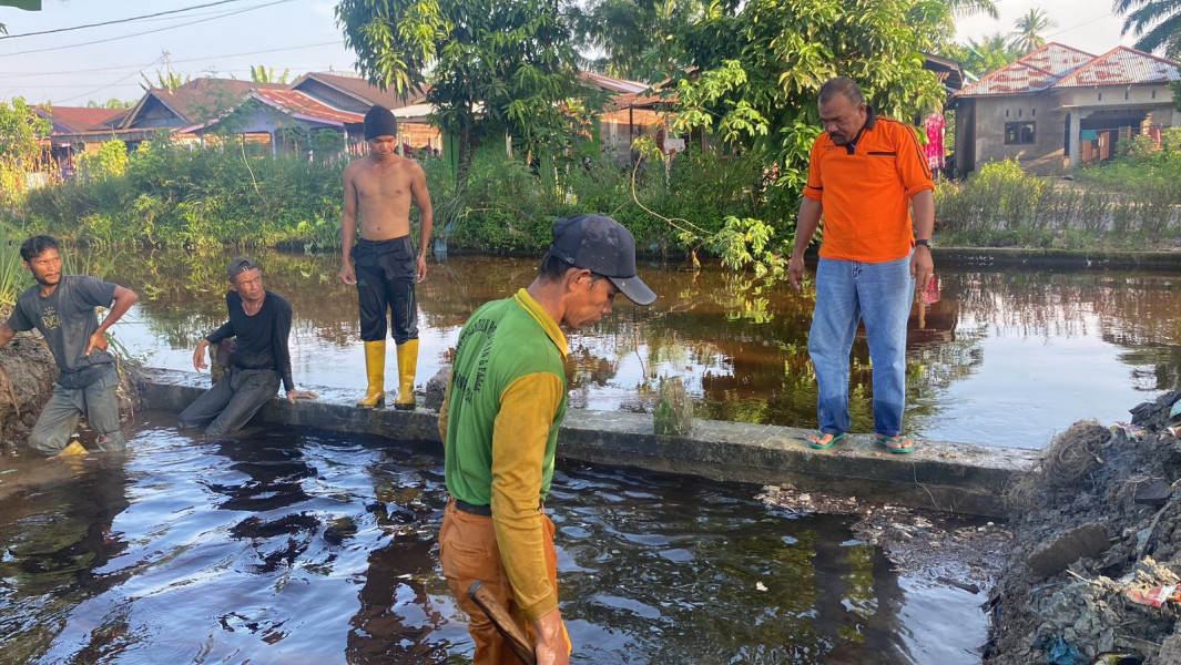 DLH Rohil Kembali Tangani Banjir di Wilayah Bangko