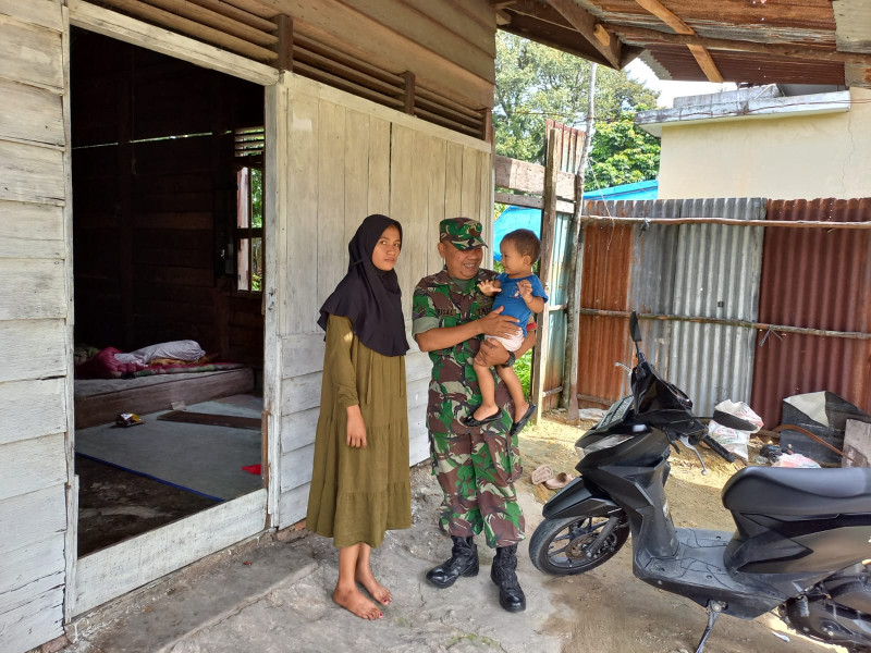 Babinsa Kampung Maredan Serka Afrisal Giat Rutin Pengecekan Anak Stunting