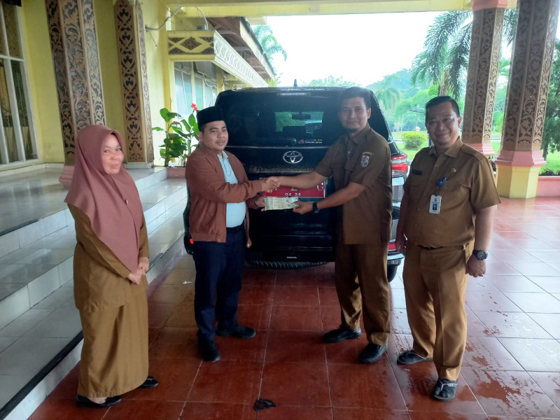 Wakil Bupati Pelalawan H Nasarudin SH MH Serahkan Mobil Dinas Jelang Masa Kampanye