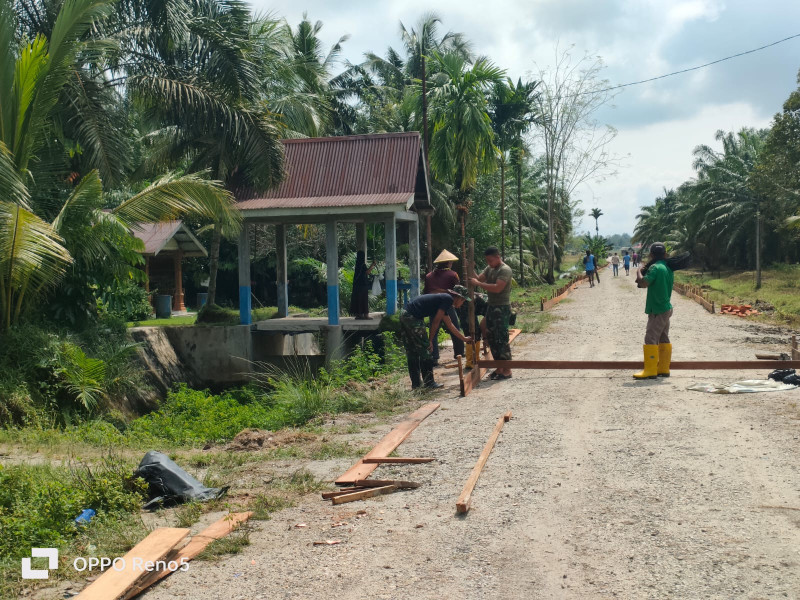 Luar Biasa! Pembangunan Jalan Baru Kampung Sungai Tengah Mengalami Progres Pesat Oleh Tim TMMD 119 Kodim 0322/Siak