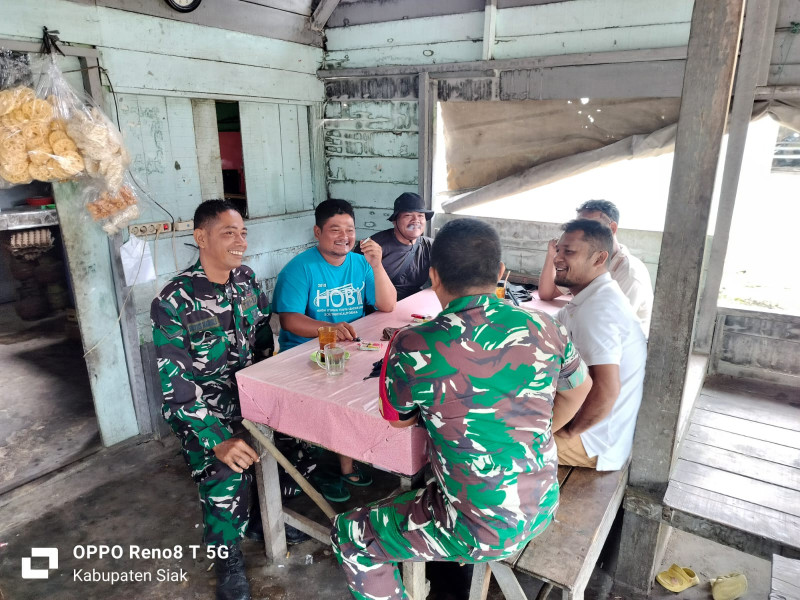 Babinsa Koramil 03/Minas Gencar Sosialisasikan Bahaya Narkoba di Kampung Minas Barat
