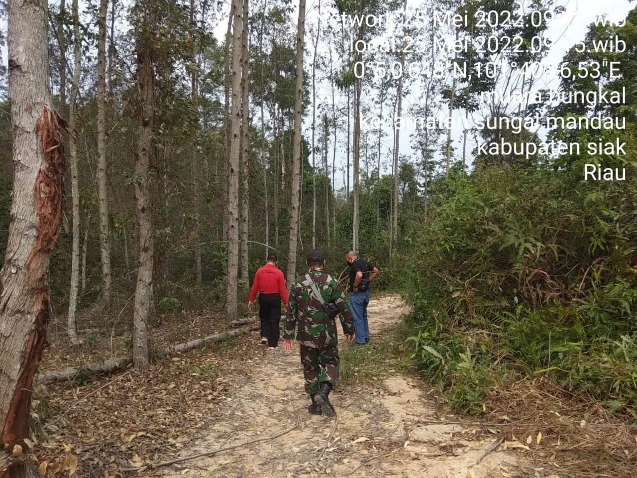 Antisipasi Karhutla, Serda Parjuni Giat Patroli & Sosialisasi di Kampung Muara Bungkal