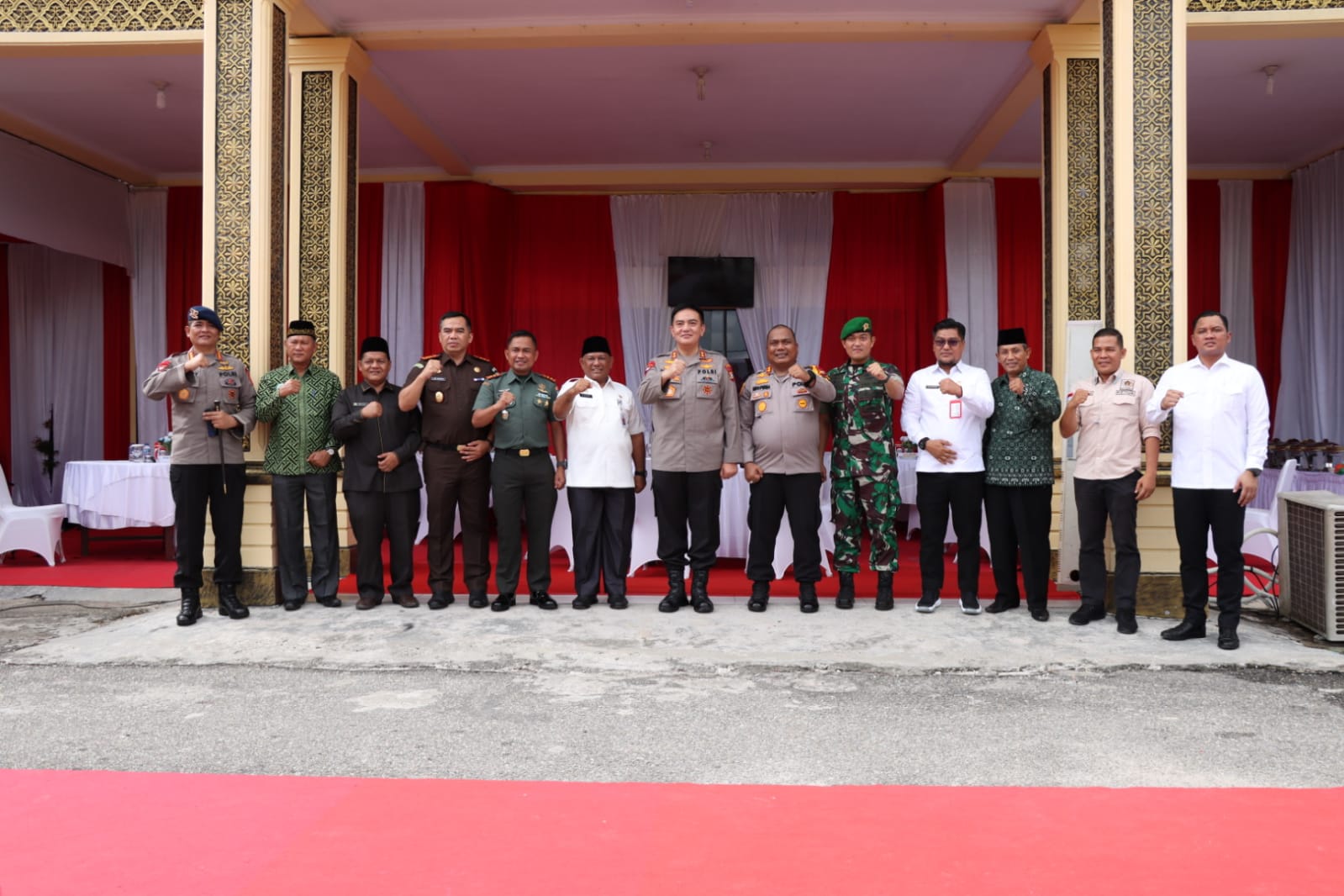 Kapolda Riau Silahturahmi Dengan Forkopimda Kampar dan Tinjau Vaksinasi