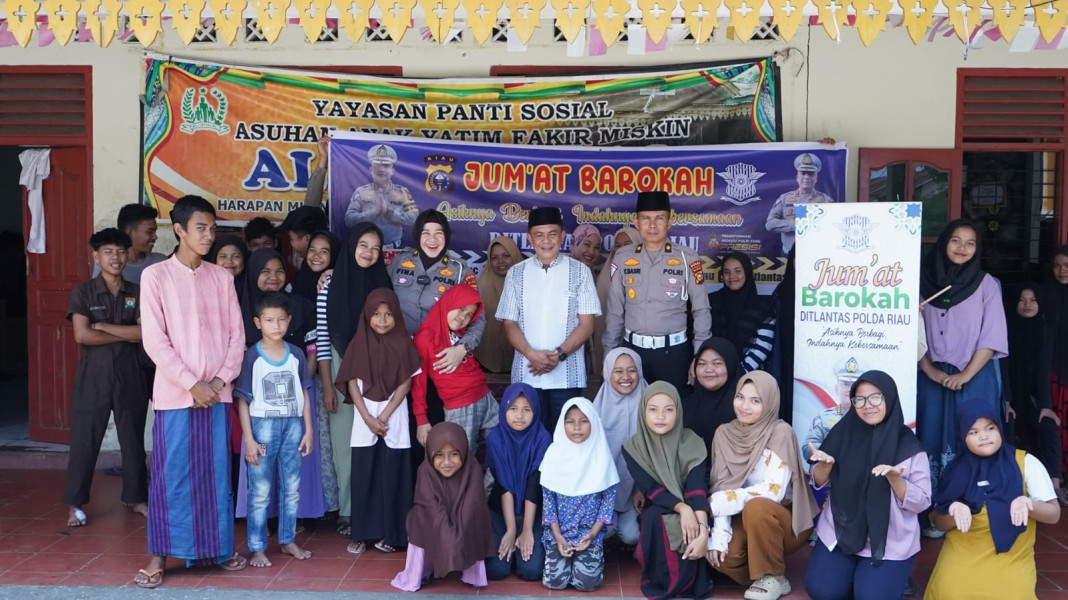 Jumat Barokah Dan Pesan Pemilu Damai Ditlantas Polda Riau Ke Panti Asuhan Al - Istiqomah Pekanbaru
