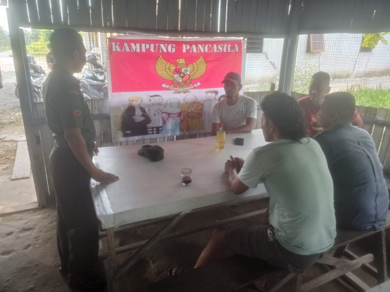 Babinsa Koramil 04/Perawang Koptu Togi Sitorus Sosialisasikan Nilai-Nilai Pancasila Bagi Warga Perawang Barat