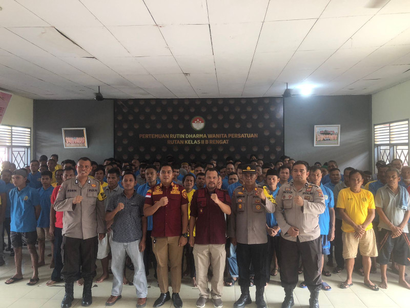 Kunjungi Rutan Rengat, Kapolsek Rengat Barat Inhu Gandeng Warga Binaan Ciptakan Pilkada Damai