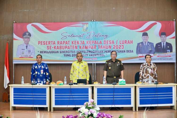 Buka Raker Kepala Desa / Lurah Tahun 2023, Pj Bupati Kampar Ingin Mewujudkan Pemerintahan Desa Yang Bersih Dan Akuntabel Untuk Kesejahteraan Masyarakat