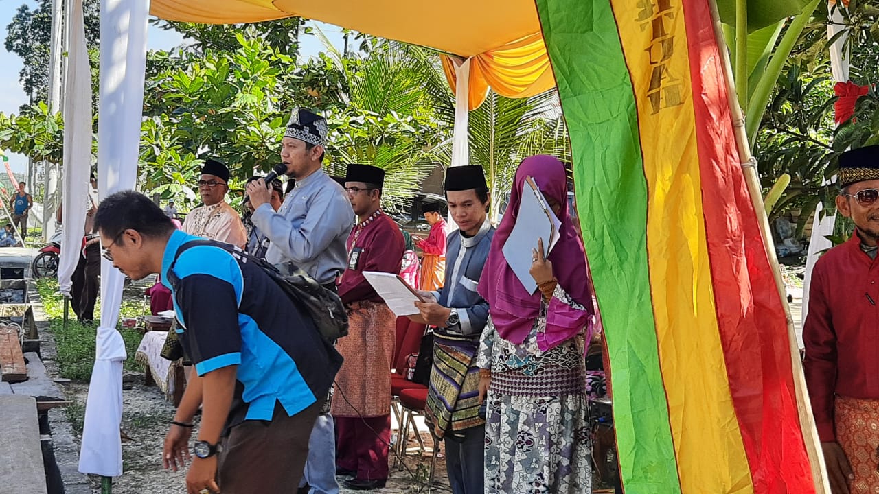 Camat Hendra Lepas Ribuan Peserta Pawai Ta'aruf MTQ Ke XIX Tingkat Kecamatan Minas di Rantau Bertuah