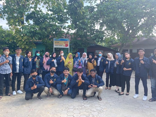 Sadar Terhadap Bahaya Sampah Plastik, Mahasiswa KKN UMRI Sosialisasikan Kepada Warga