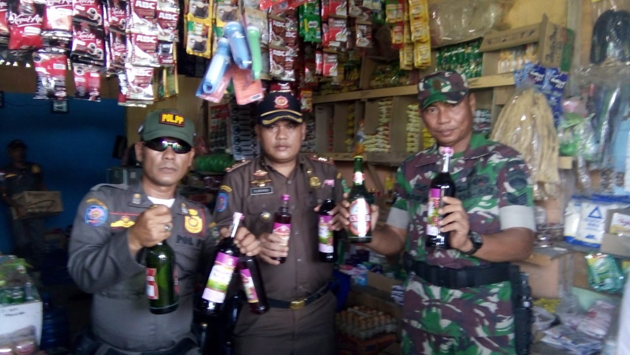 598 Botol Miras Berbagai Merek Diamankan Satpol PP Dari Kampung Merempan Hilir Siak