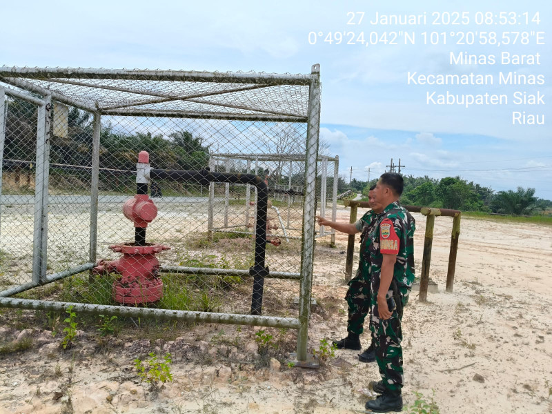 Babinsa Koramil 03/Minas Patroli dan Komsos Jaga Keamanan Objek Vital di Area Kerja PT PHR