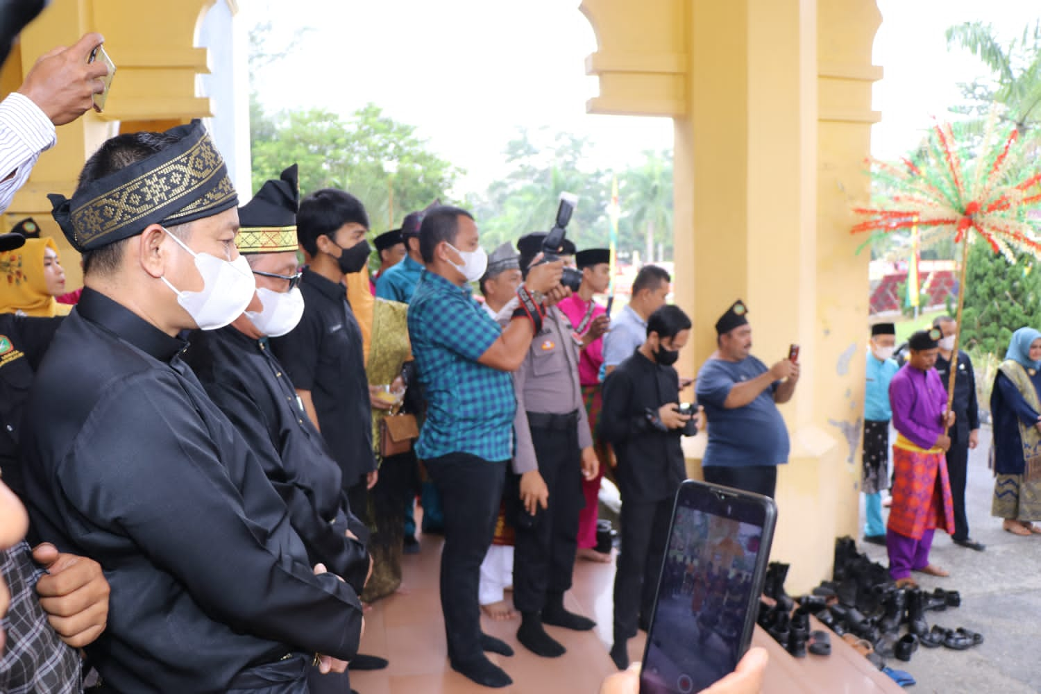 Ketua DPRD Siak Indra Gunawan Hadiri Pemberian Gelar Adat Kepada Kapolres Oleh LAM