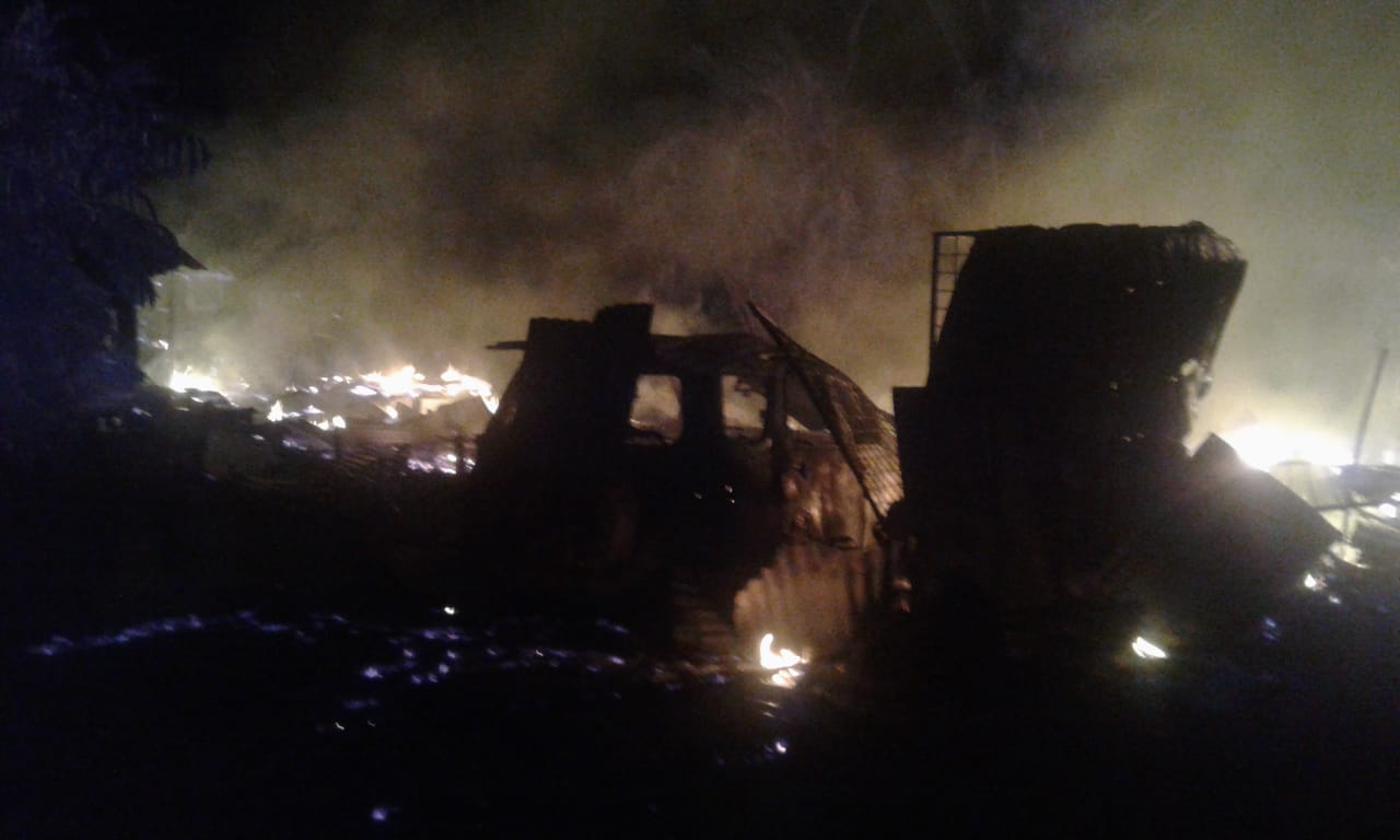 Sebanyak 8 Rumah dan 1 Unit Mobil Warga Ludes Terbakar Api di Tualang