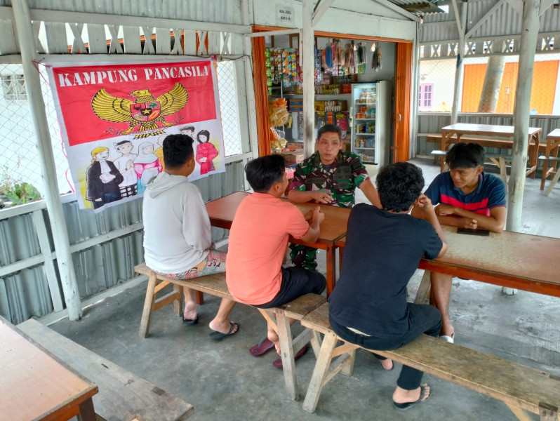 Babinsa Koramil 04/Perawang Peltu Ramli Nst Aktif Sosialisasi Nilai-Nilai Pancasila di Kp Perawang Barat