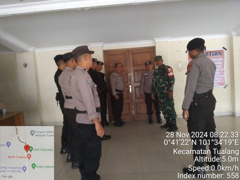 Pasca Pemungutan Suara, Personil Koramil 04/Perawang Jaga Keamanan Logistik Pemilukada 2024 di Kecamatan Tualang