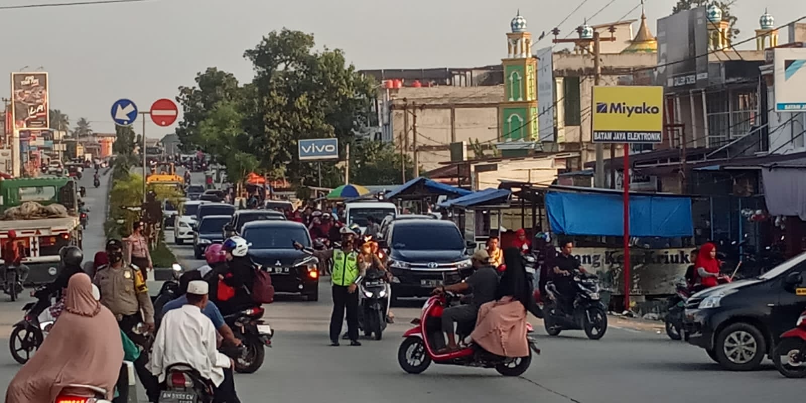 Antisipasi Kerawanan dan Kemacetan, Unit Lantas Polsek Pangkalan Kuras Lakukan Pengaturan