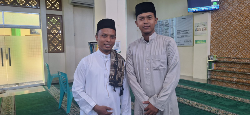 Diduga ODGJ! Pria Viral Melakukan Gerakan Ibadah Tidak Wajar di Masjid Al-Jihad Pekanbaru
