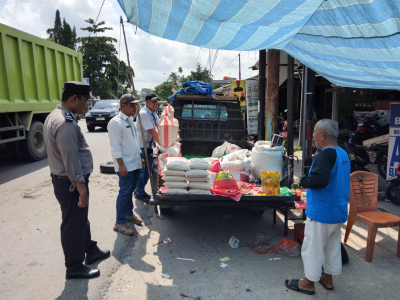 Polsek Tambang Monitoring Ketersediaan dan Harga Bahan Pokok di Pasar