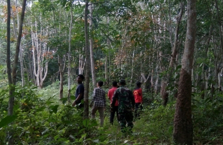 Cegah Karlahut, Serka Gopardin Babinsa Koramil 03/Minas Bersama Warga Binaan Patroli Rutin Di Wilayah Dusun Tuah Sekato