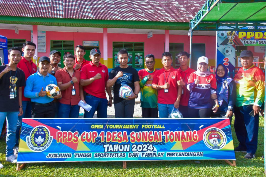 Buka Open Turnamen PPDS Cup 1 Sungai Tonang, Pj Sekda Kampar Jadikan Ini Ajang Silaturahmi dan Memotivasi Generasi Selanjutnya di Bidang Olahraga Sepakbola