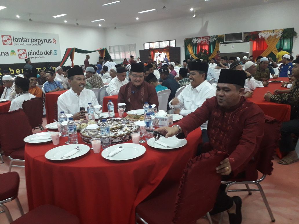 Hasanudin Persembahkan Pantun Melayu Dalam Gelaran Buka Bersama PT.IKPP Bersama Pemkab Siak