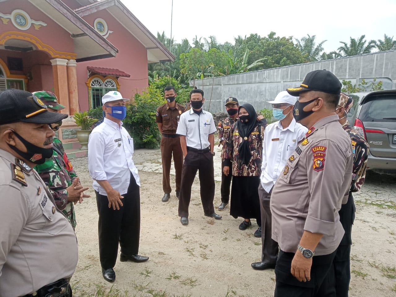 Polsek Tapung Bersama TNI & Pemcam Lakukan Penerapan Perbup Kampar No 44 Tahun 2020