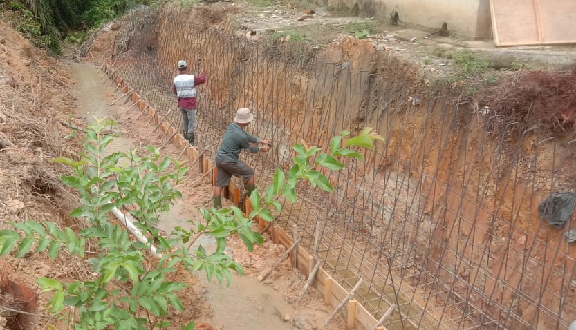 Pembangunan Turap BPBD di Surau Darul Sholihin Desa Pulau Gadang Tak Sesuai UU No. 14 Tahun 2008