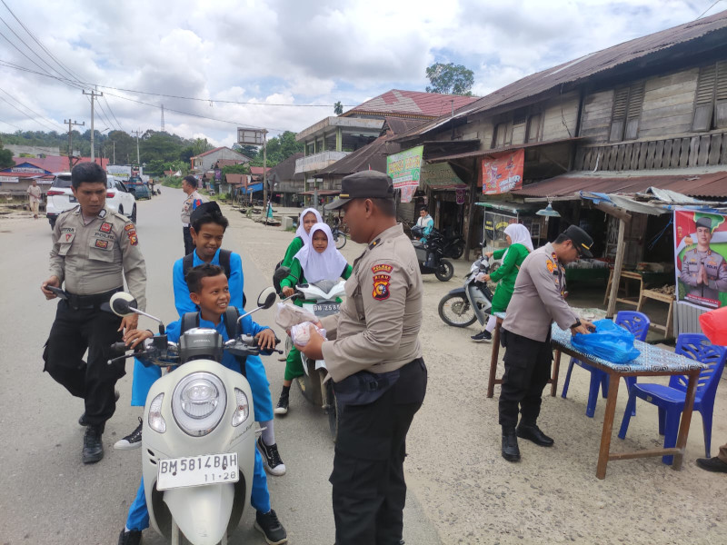Berkah Hari Jumat dan Pilkada Iton : Terima Kasih Pak Kapolsek