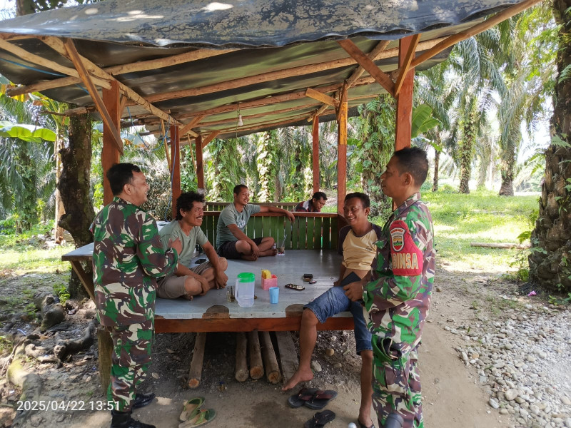 Babinsa Koramil 03/Minas Gencar Sosialisasikan Bahaya Narkoba di Kp. Muara Kelantan