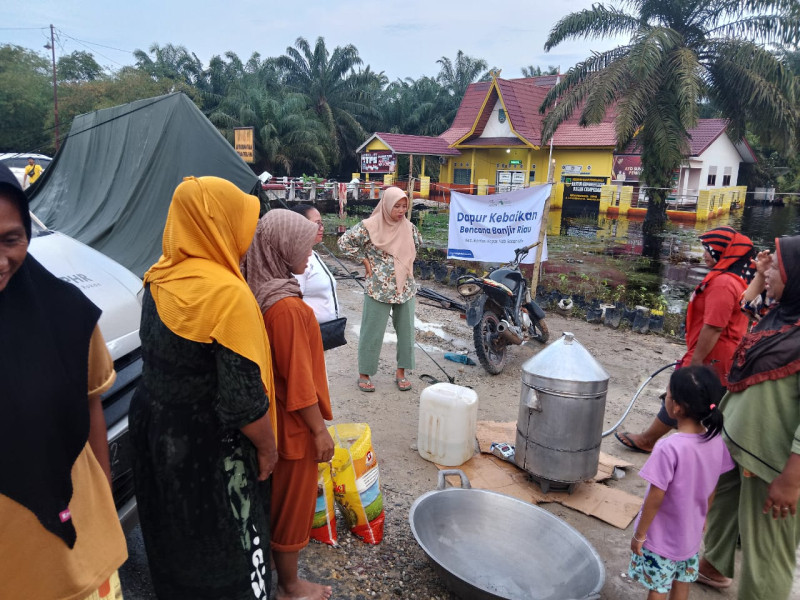 Bantu Korban Banjir Riau, LAZnas PHR Buka Dapur Umum dan Posko Kesehatan