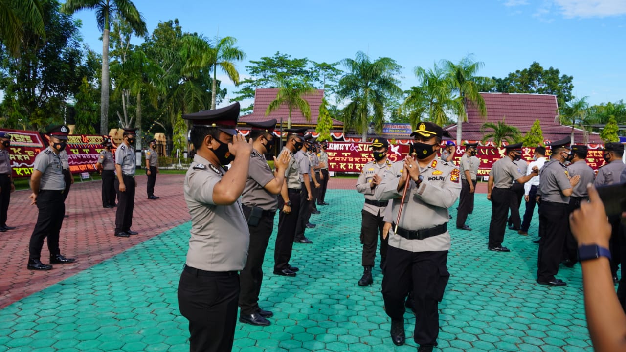 AKBP Gunar Pimpin Upacara Laporan Kenaikan Pangkat 56 Orang Personel Polres Siak