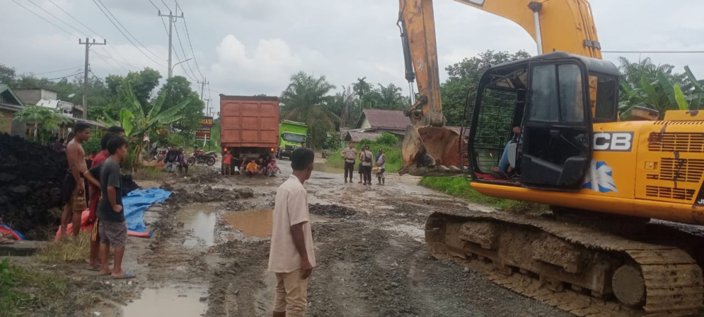 Masyarakat Minta Gubernur Riau Segera Turun Lokasi Agar Jalan Lintas Tengah Segera Diperbaiki