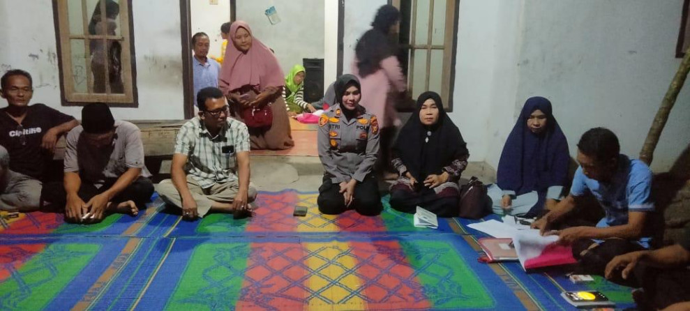 Kapolsek Bangkinang Kota Sosialisasikan Pilkada Damai Pada Masyarakat Kelompok Tani