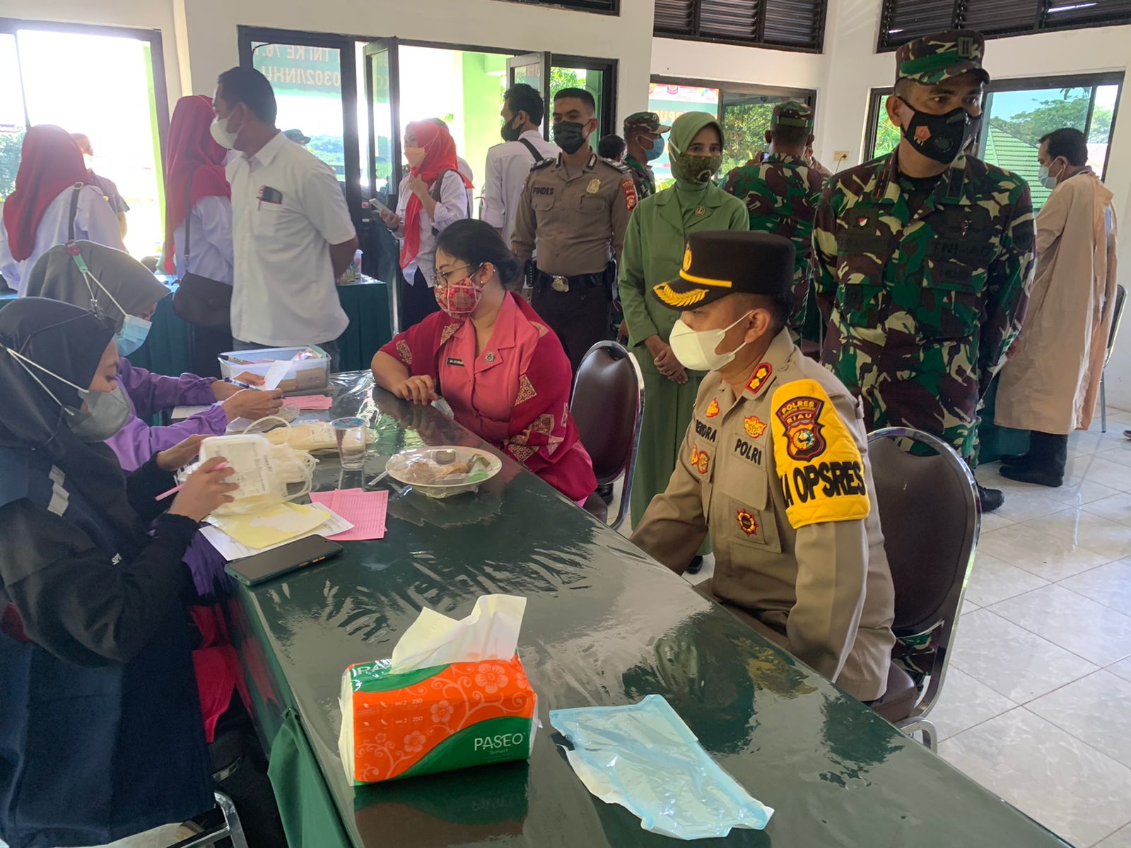 Menjelang HUT TNI ke 76, Kapolres Kuansing & Personil ikut Donor Darah Giat Bakti Sosial HUT TNI