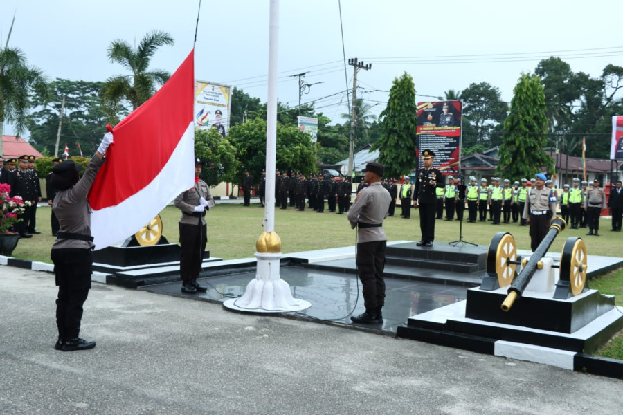 Kapolres Kampar Pimpin Upacara Pengibaran Bendera Merah Putih di HUT RI ke-78