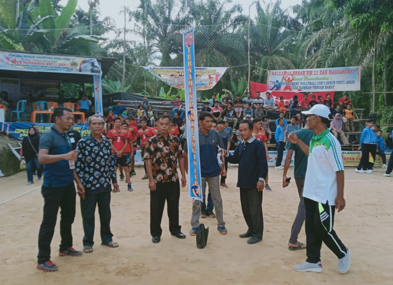 Open Turnamen Voly Ball Cup I Dusun Pintu Angin Secara Resmi Ditutup Kades RTB
