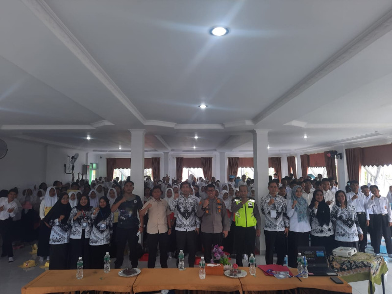 Jadi Narasumber di SMK Perpajakan Riau, Kapolsek Siak Hulu Edukasi Siswa Tertib Berlalu Lintas