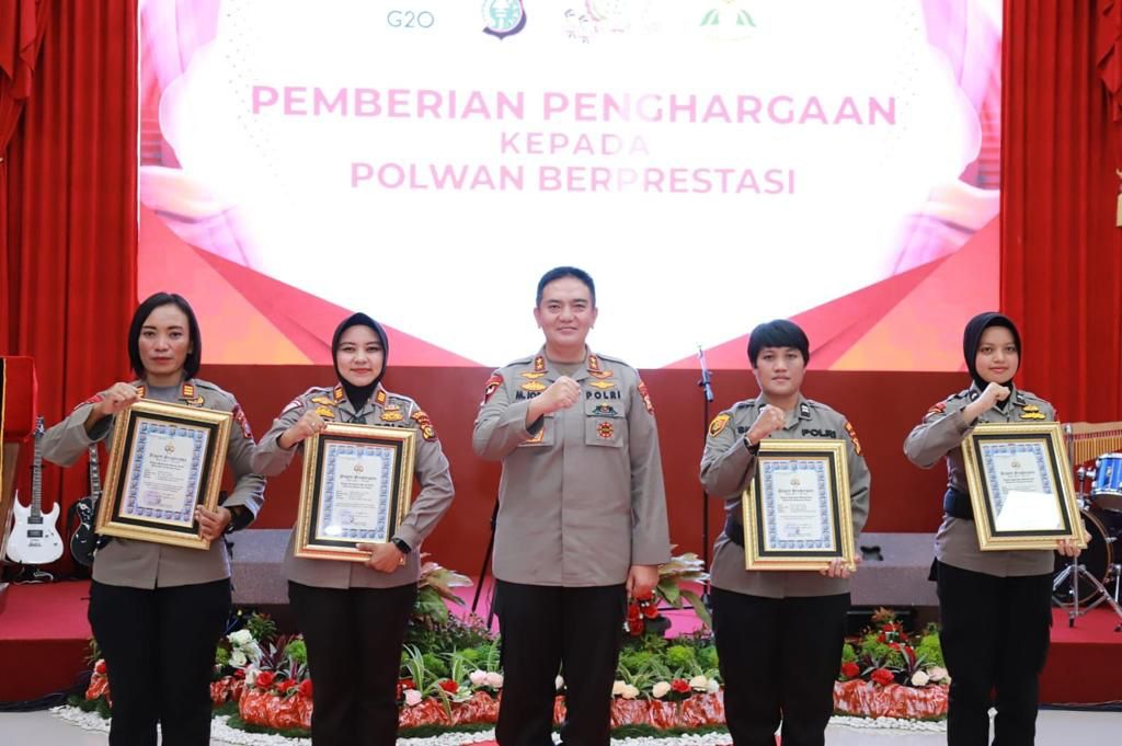 Sempena Hari Polwan, Empat Srikandi Bhayangkara Berprestasi Terima Penghargaan