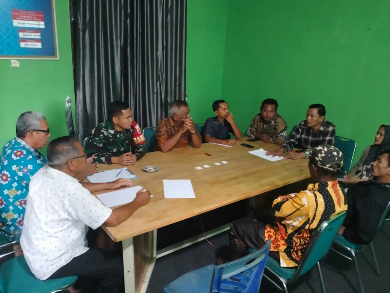 Babinsa Kampung Minas Barat Ikut Awasi Pembentukan Panitia Pemilihan RT/RW