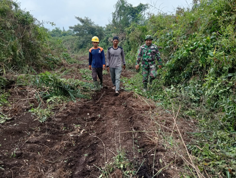 Pelda Syafri Ajak Warga Binaan di Kampung Buatan 1 Lakukan Patroli, Guna Cegah Kebakaran Hutan Dan Lahan
