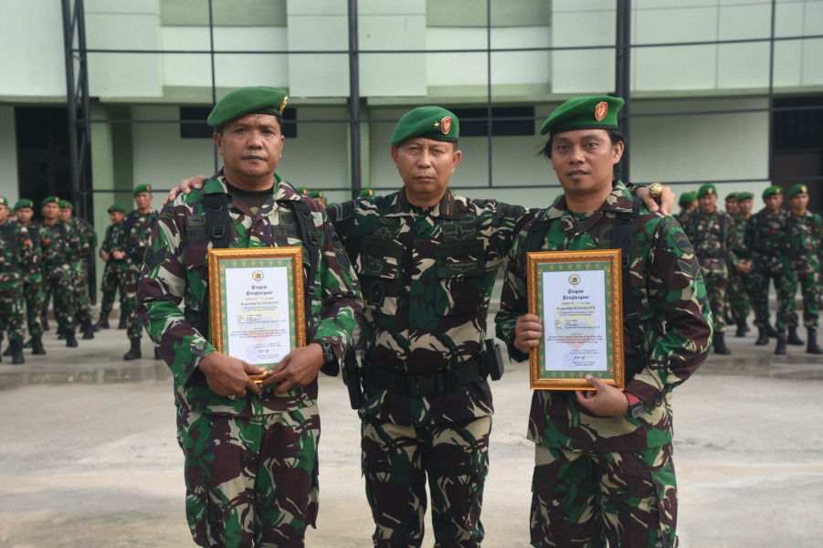Brigjen TNI Dany Rakca Berikan Penghargaan Kepada Unit Intel 0313 /KPR